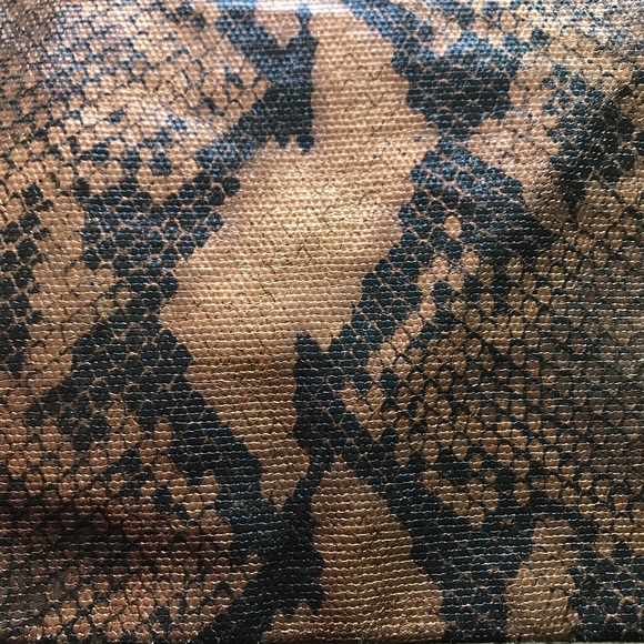 Faux snakeskin print & Iridescent. Black lining. - Picture 4 of 8